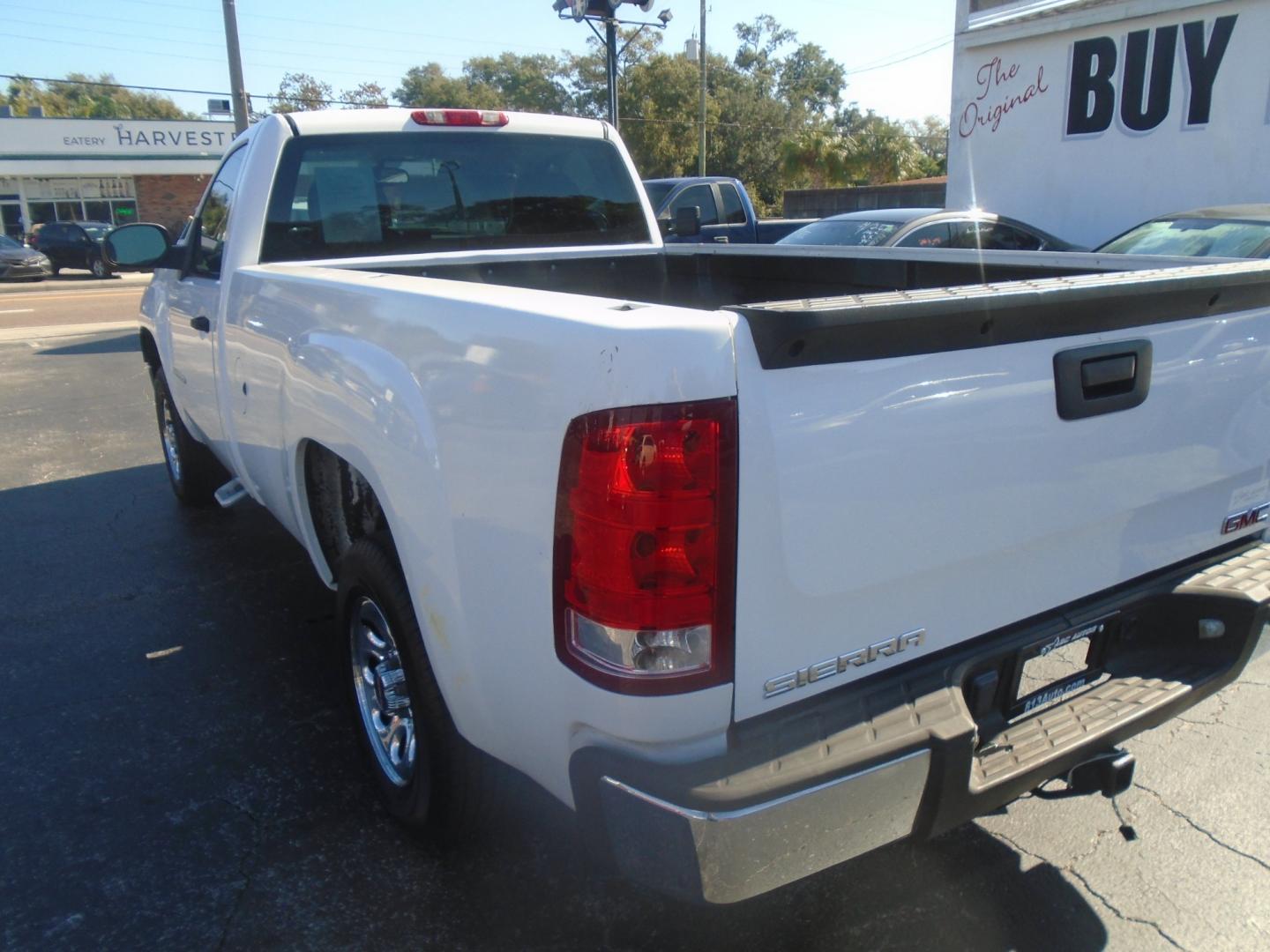 2008 GMC Sierra 1500 SLE1 Long Box 2WD (1GTEC14X28Z) with an 4.3L V6 OHV 12V engine, 4-Speed Automatic transmission, located at 6112 N Florida Avenue, Tampa, FL, 33604, (888) 521-5131, 27.954929, -82.459534 - Photo#4